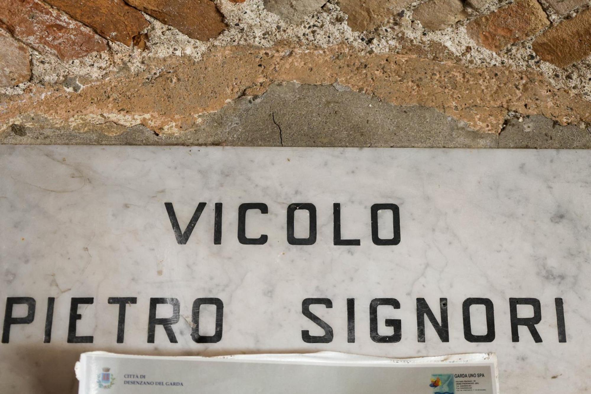 Appartamento Vicolo Dei Signori Desenzano del Garda Esterno foto